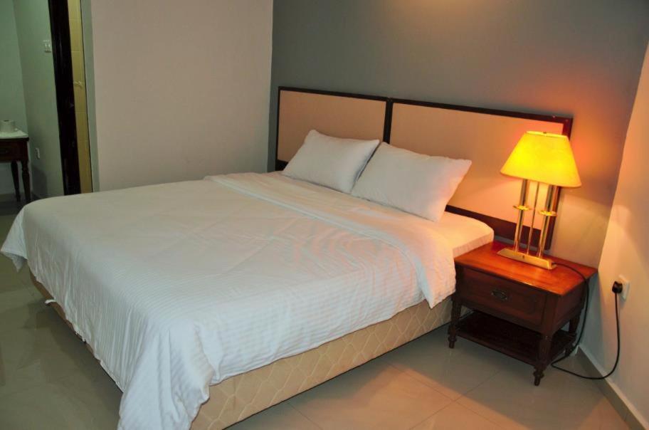 Senrose Hotel Kuantan Esterno foto
